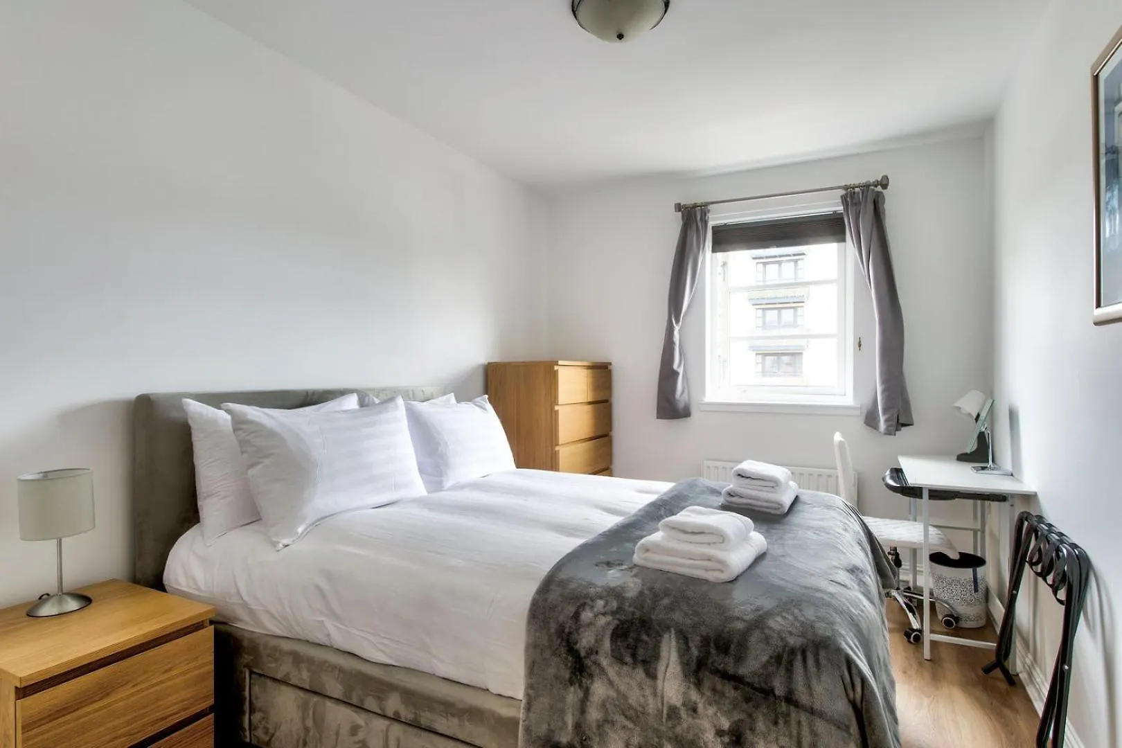 Apartment Guestready - Stylish Apt W/ Parking Near Edinburgh