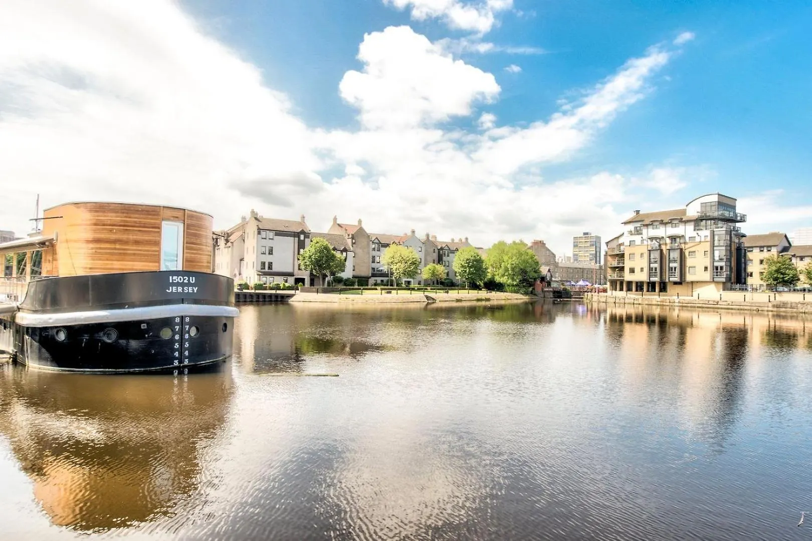 Guestready - Stylish Apt W/ Parking Near Edinburgh