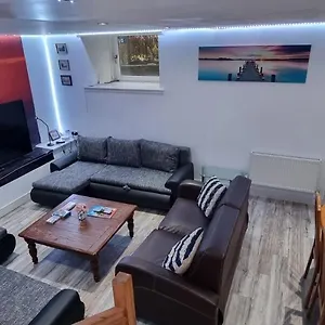 Luxury Five Bedroom Deluxe Duplex I Centre I Fully Equipped I Fountainpark Apartment